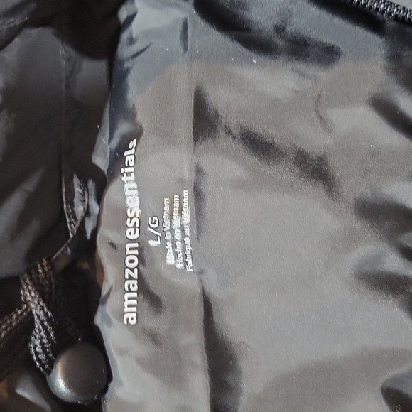 AMAZON ESSENTIALS Black Packable Lightweight Water-Resistant Puffer Jacket - Picture 2 of 11